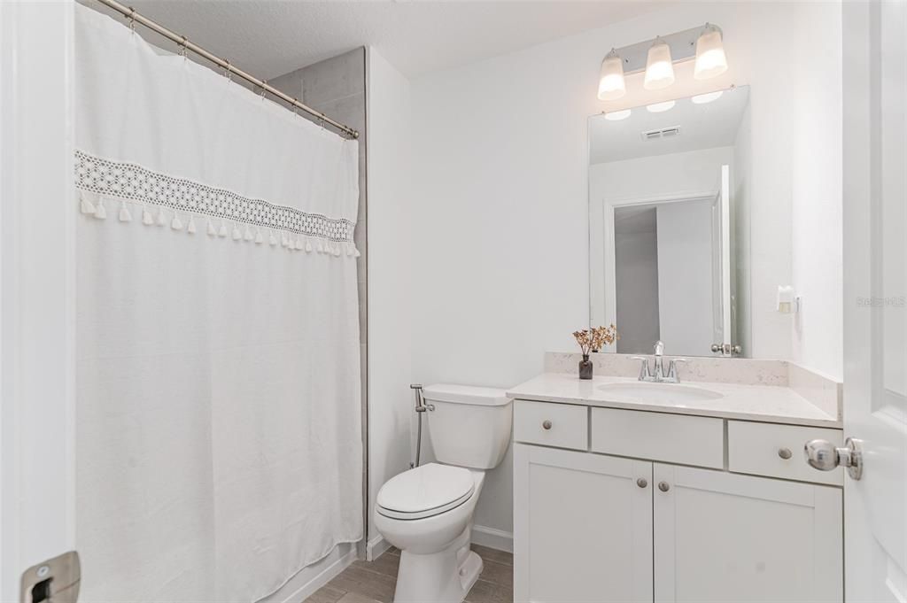 For Rent: $2,300 (3 beds, 2 baths, 1657 Square Feet)