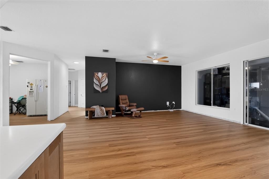 For Sale: $387,000 (2 beds, 2 baths, 3079 Square Feet)