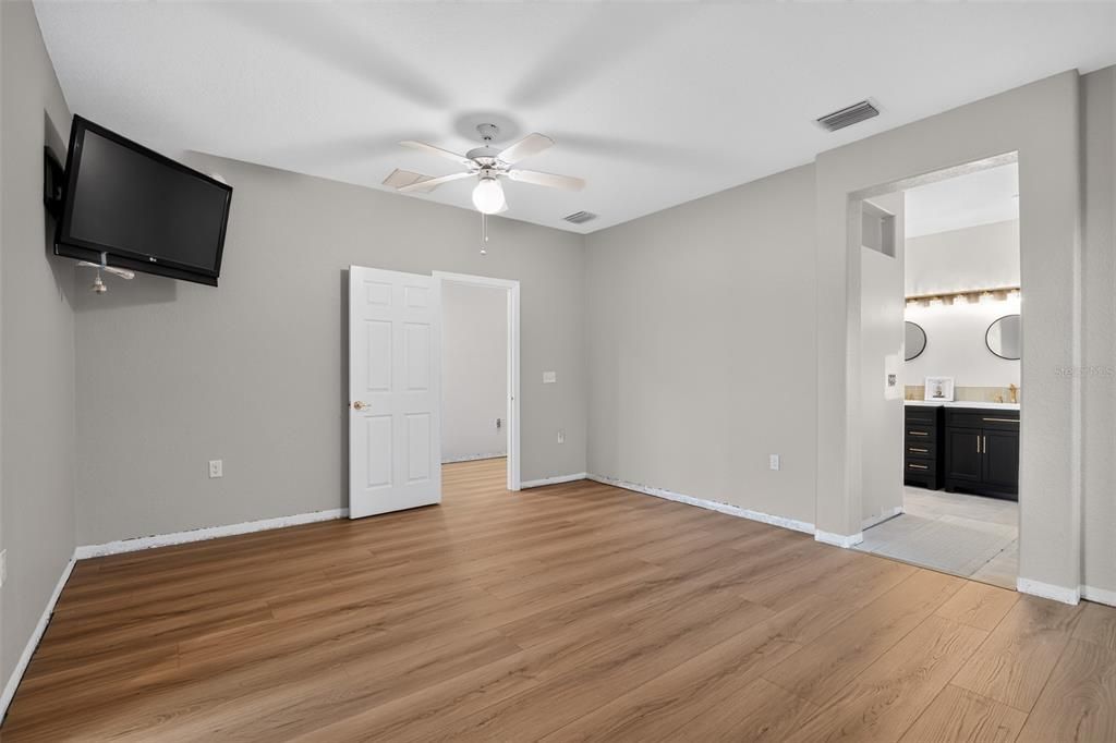 For Sale: $387,000 (2 beds, 2 baths, 3079 Square Feet)