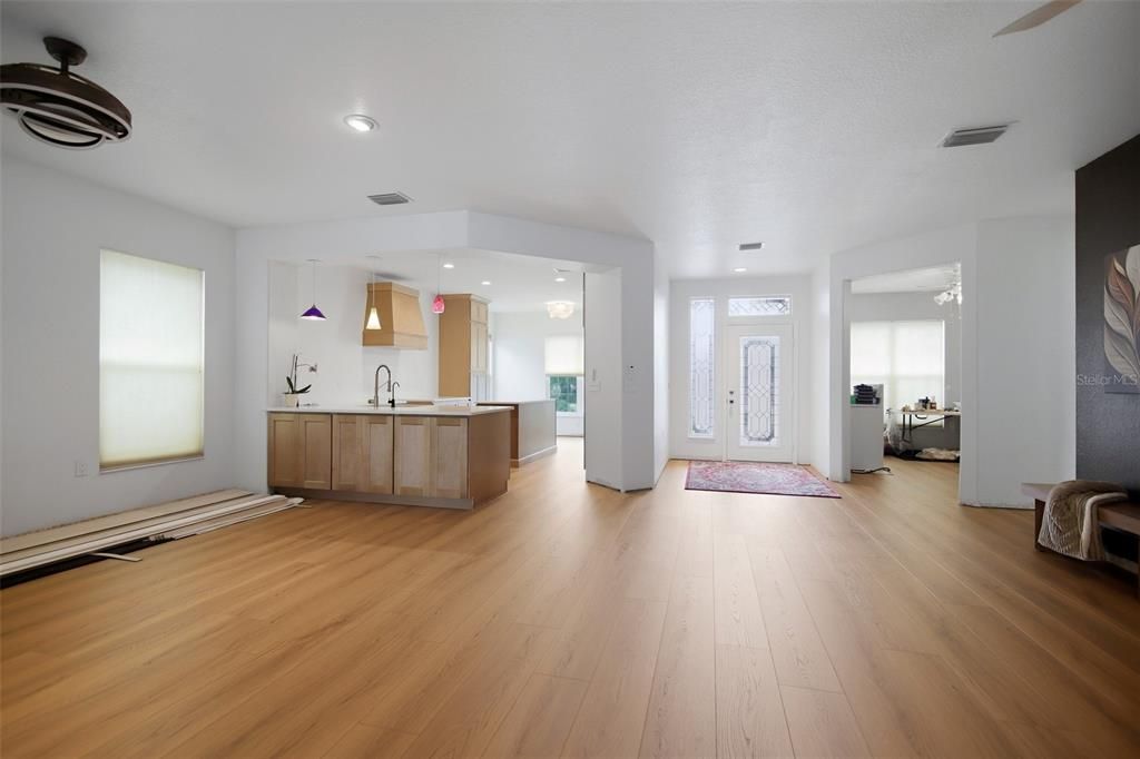 For Sale: $387,000 (2 beds, 2 baths, 3079 Square Feet)