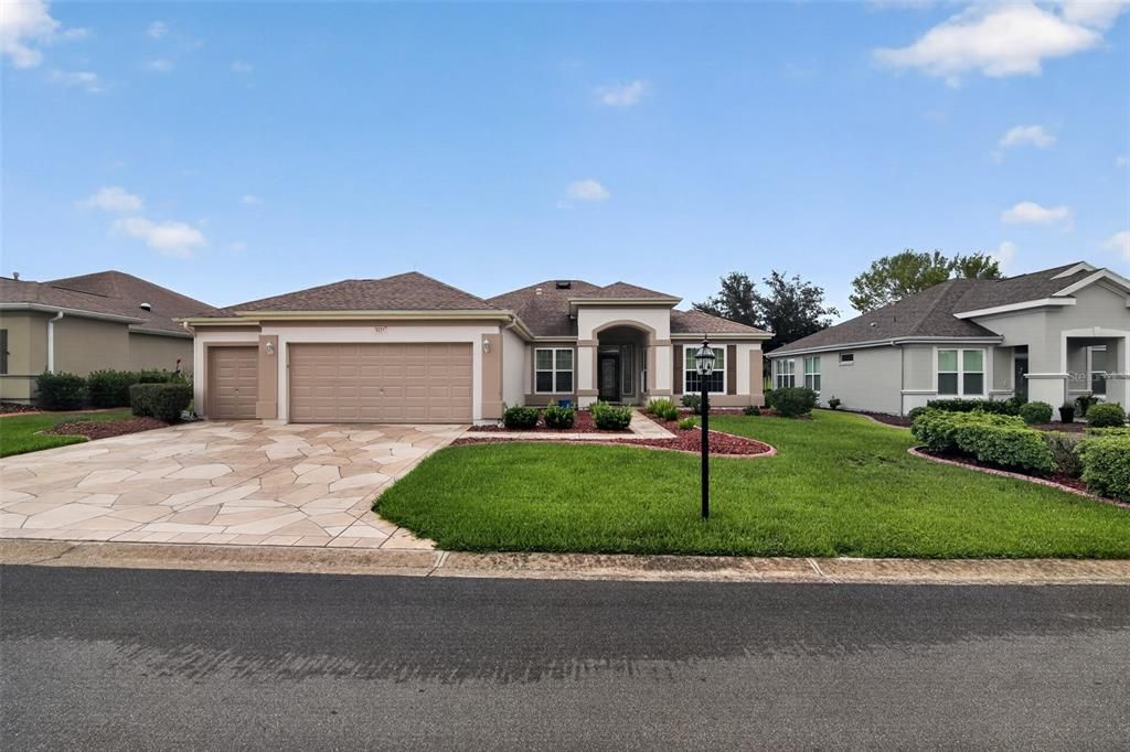 For Sale: $387,000 (2 beds, 2 baths, 3079 Square Feet)