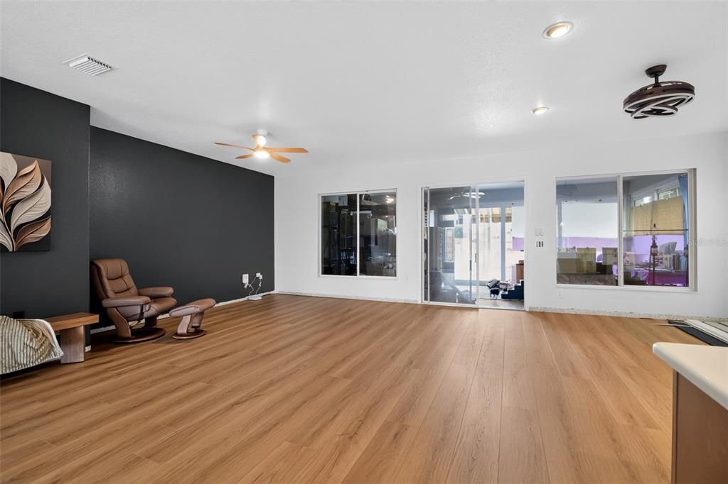 For Sale: $387,000 (2 beds, 2 baths, 3079 Square Feet)
