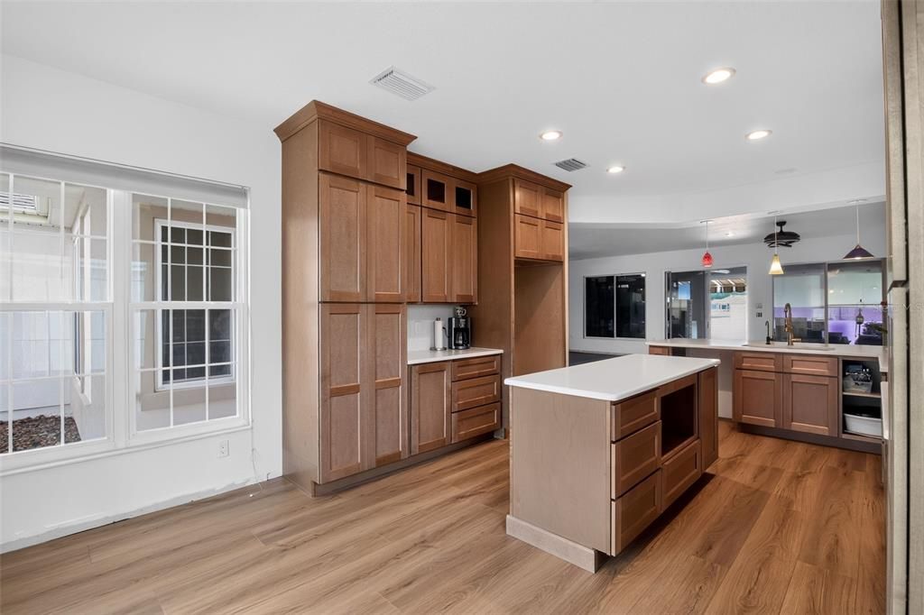 For Sale: $387,000 (2 beds, 2 baths, 3079 Square Feet)