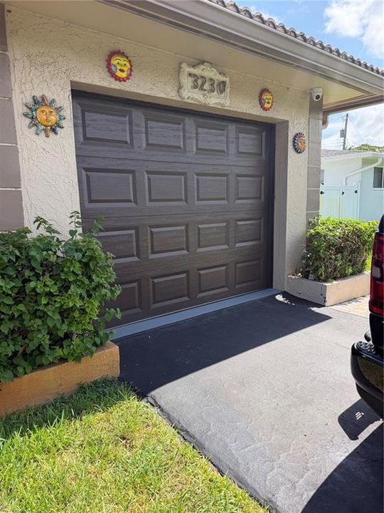 For Sale: $690,000 (3 beds, 2 baths, 1999 Square Feet)