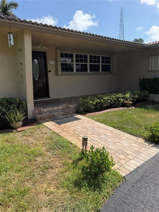 For Sale: $690,000 (3 beds, 2 baths, 1999 Square Feet)