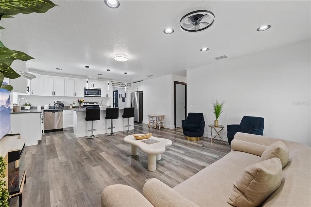 En Venta: $460,000 (4 camas, 3 baños, 1816 Pies cuadrados)