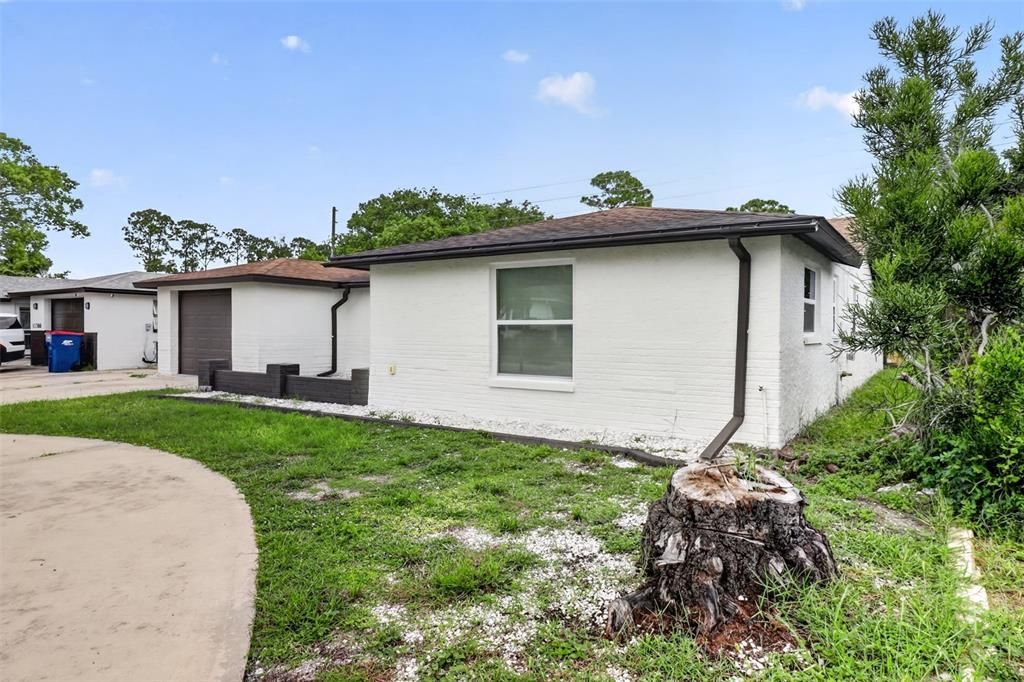 Activo con contrato: $235,000 (4 camas, 2 baños, 1931 Pies cuadrados)