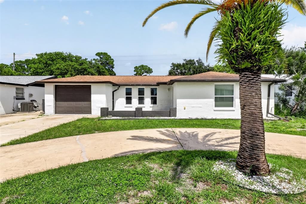 Activo con contrato: $235,000 (4 camas, 2 baños, 1931 Pies cuadrados)