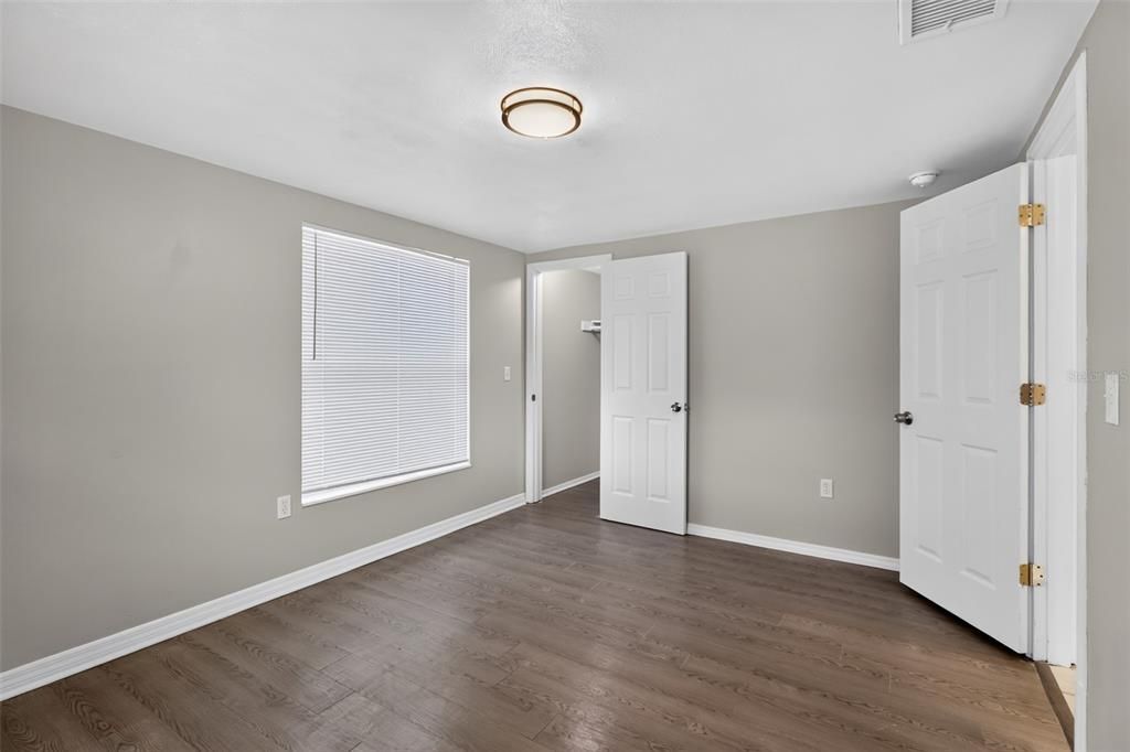 Activo con contrato: $235,000 (4 camas, 2 baños, 1931 Pies cuadrados)