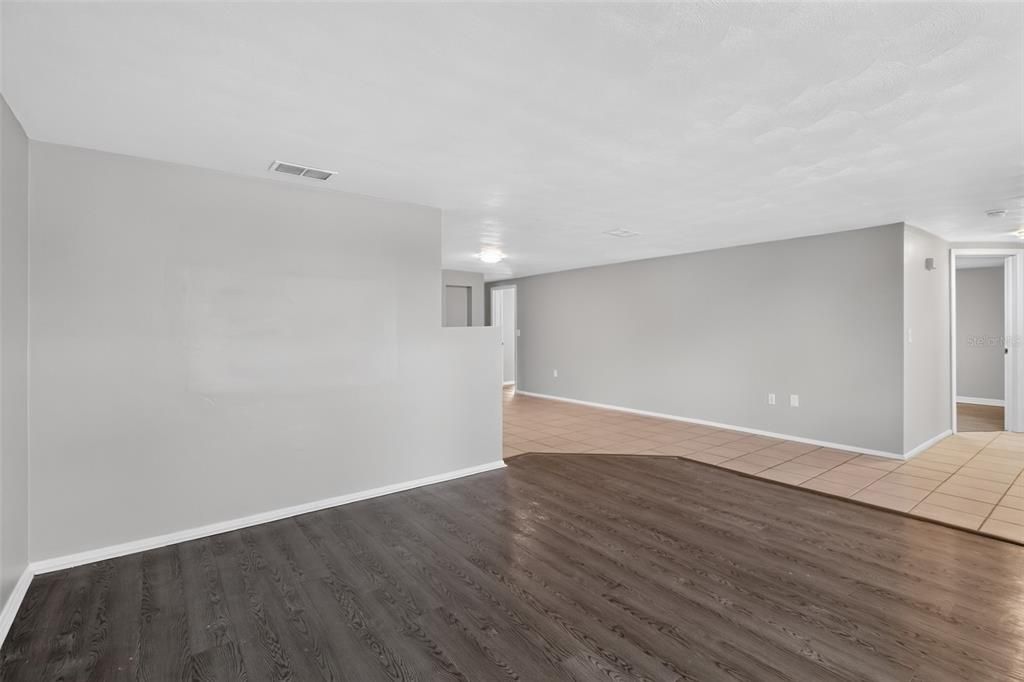 Activo con contrato: $235,000 (4 camas, 2 baños, 1931 Pies cuadrados)