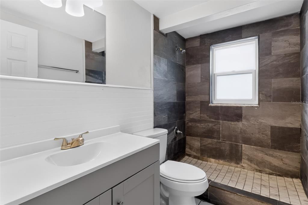 Activo con contrato: $235,000 (4 camas, 2 baños, 1931 Pies cuadrados)