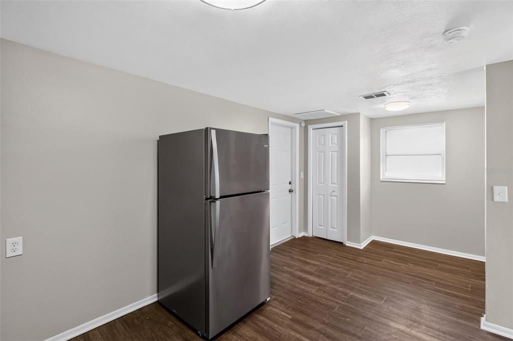 Activo con contrato: $235,000 (4 camas, 2 baños, 1931 Pies cuadrados)