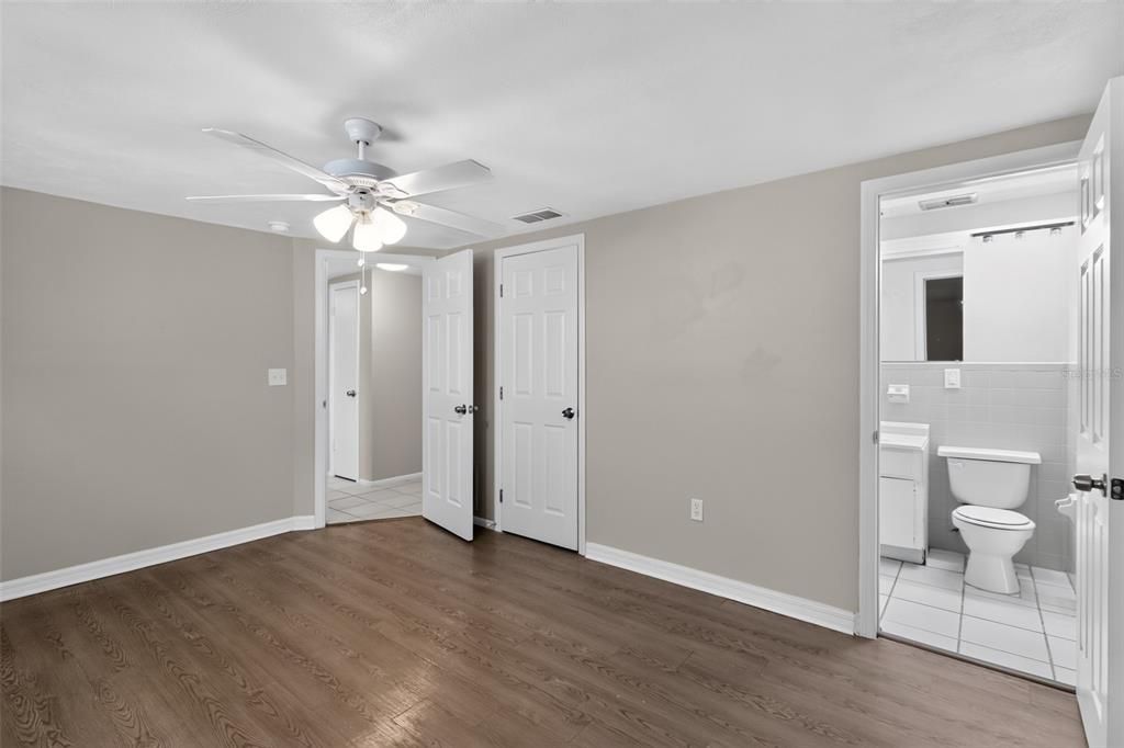 Activo con contrato: $235,000 (4 camas, 2 baños, 1931 Pies cuadrados)