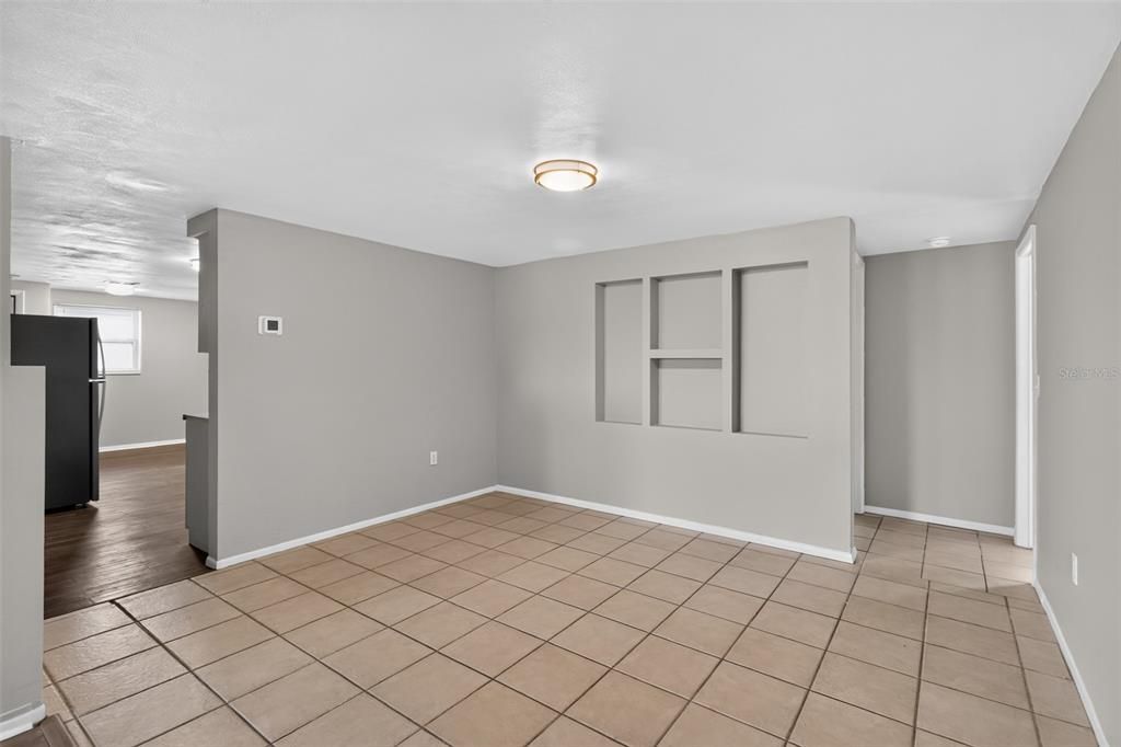 Activo con contrato: $235,000 (4 camas, 2 baños, 1931 Pies cuadrados)