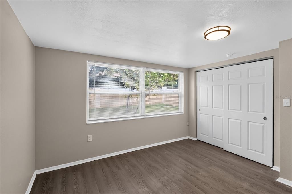 Activo con contrato: $235,000 (4 camas, 2 baños, 1931 Pies cuadrados)