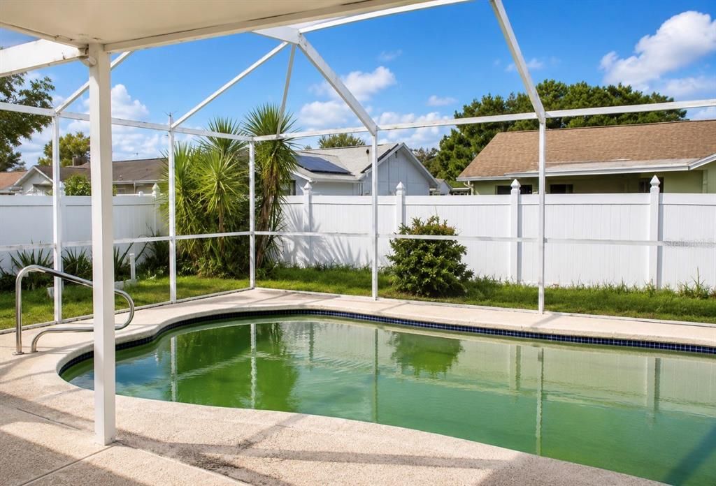 Activo con contrato: $215,000 (2 camas, 2 baños, 999 Pies cuadrados)