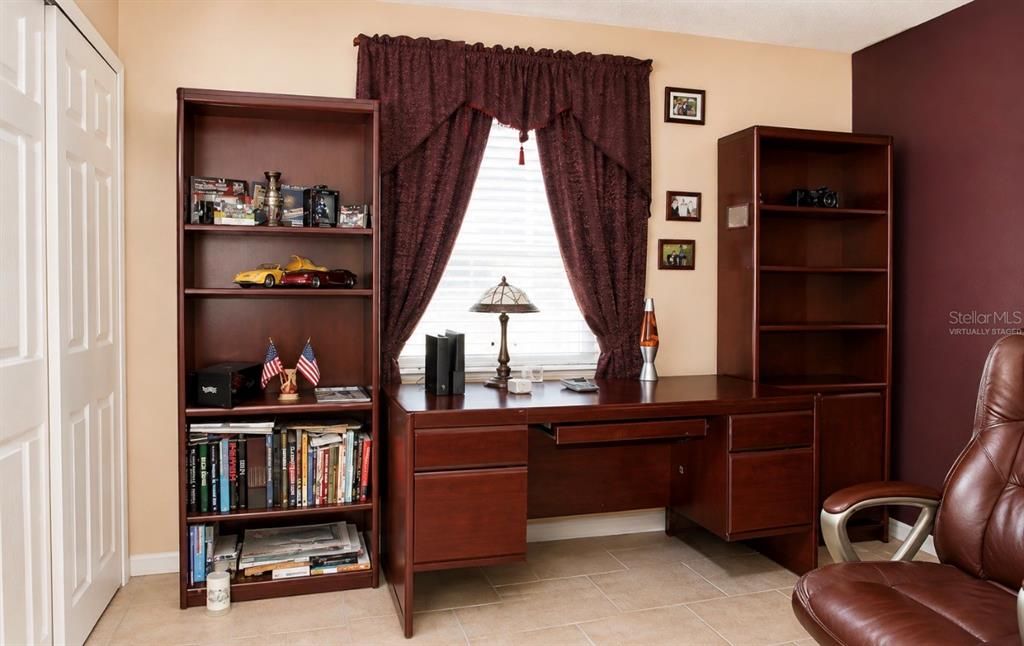 Activo con contrato: $215,000 (2 camas, 2 baños, 999 Pies cuadrados)