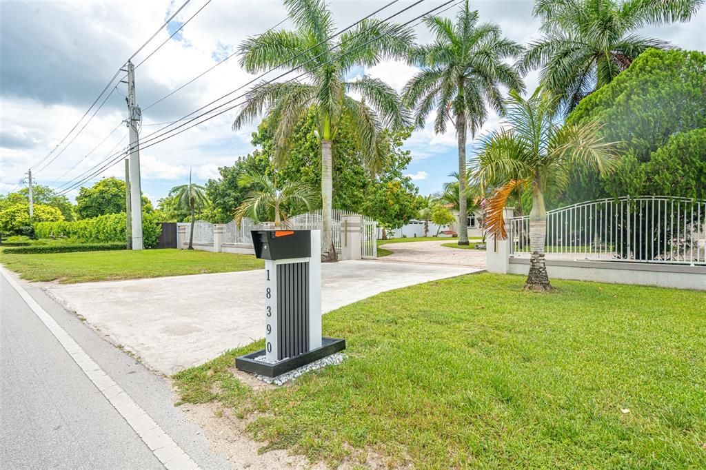 En Venta: $2,150,000 (4 camas, 3 baños, 3367 Pies cuadrados)