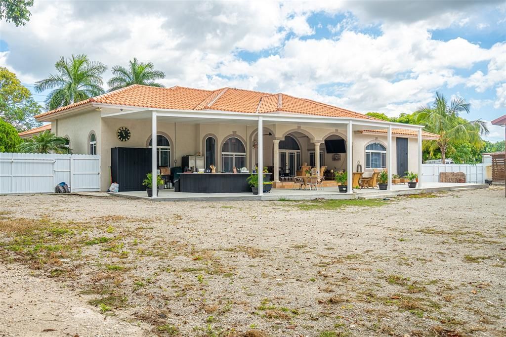 En Venta: $2,150,000 (4 camas, 3 baños, 3367 Pies cuadrados)