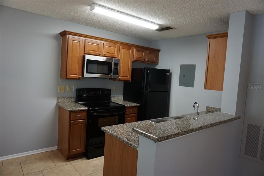 For Rent: $1,400 (1 beds, 1 baths, 674 Square Feet)
