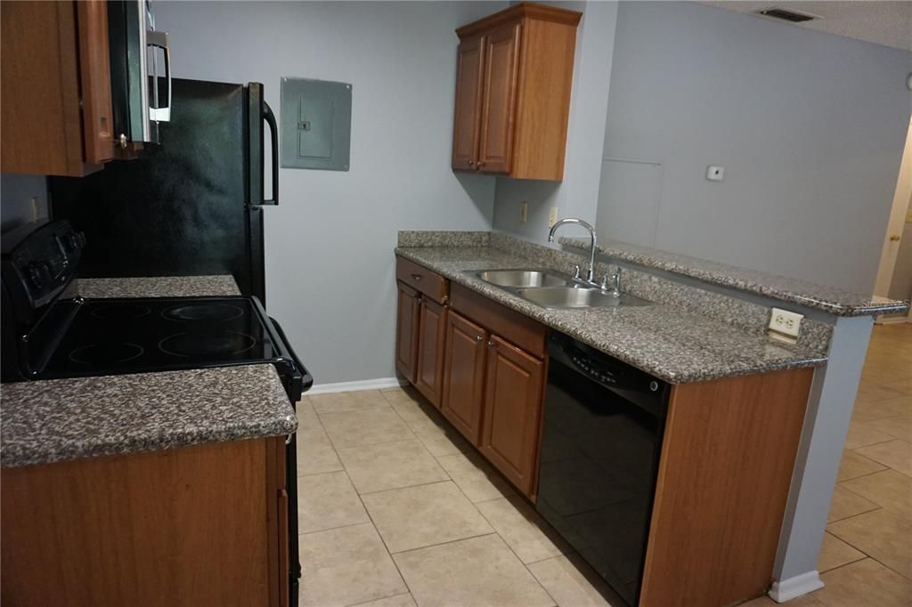 For Rent: $1,400 (1 beds, 1 baths, 674 Square Feet)