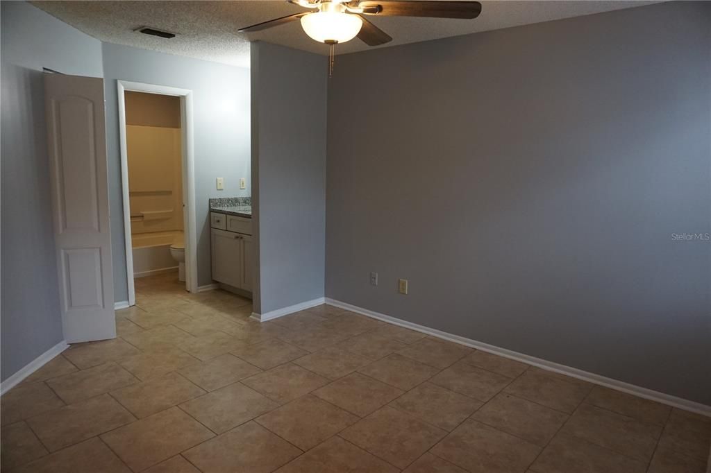 For Rent: $1,400 (1 beds, 1 baths, 674 Square Feet)