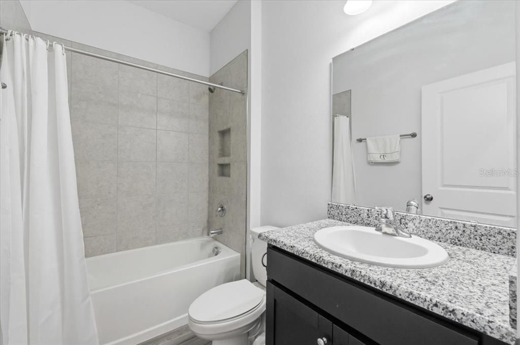 На продажу: $469,900 (4 спален, 3 ванн, 2500 Квадратных фут)