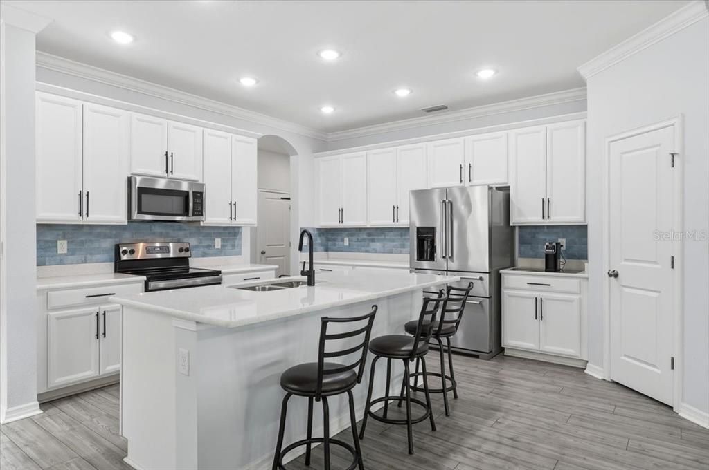 На продажу: $469,900 (4 спален, 3 ванн, 2500 Квадратных фут)