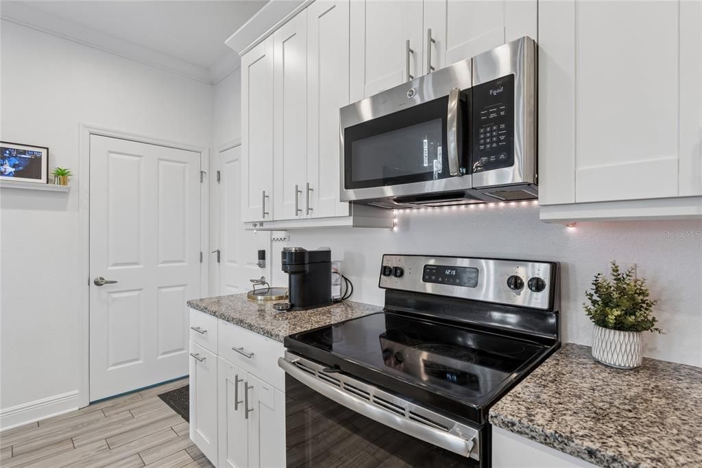 For Sale: $420,000 (3 beds, 2 baths, 1596 Square Feet)