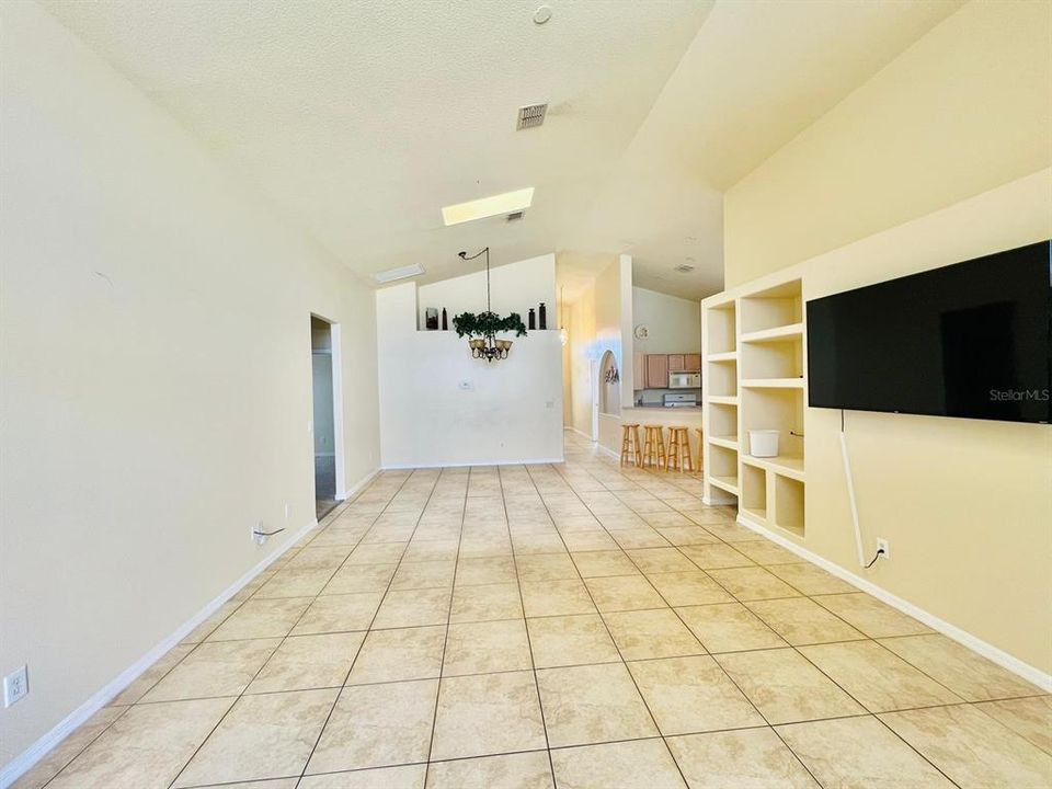 For Rent: $2,875 (5 beds, 3 baths, 1824 Square Feet)