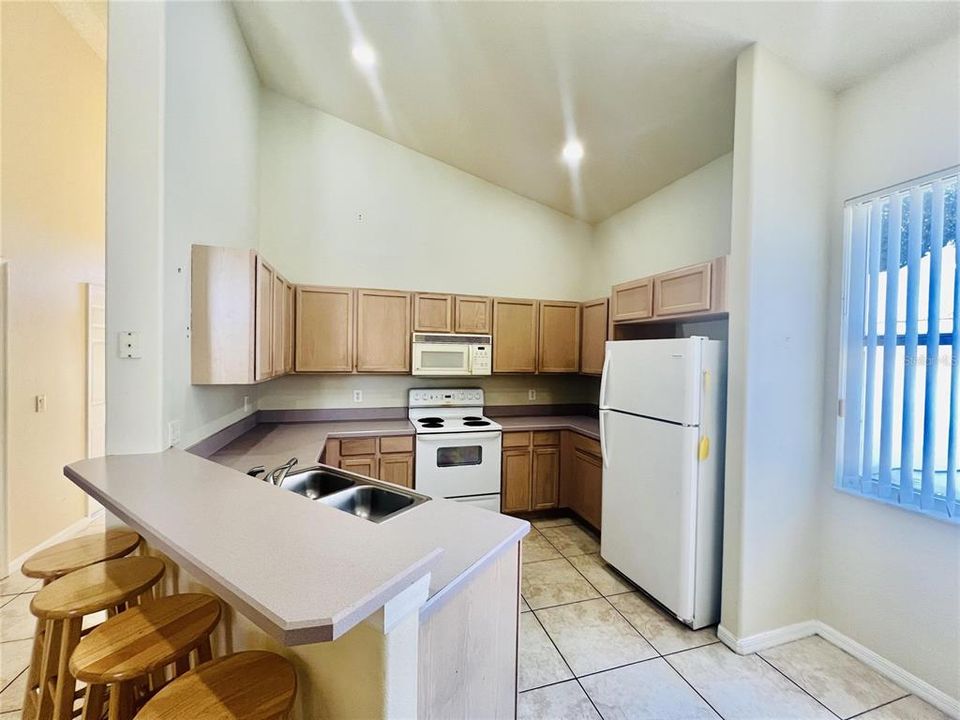 For Rent: $2,875 (5 beds, 3 baths, 1824 Square Feet)