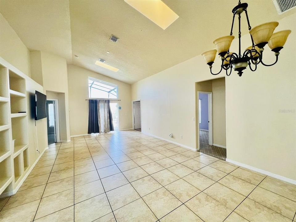 For Rent: $2,875 (5 beds, 3 baths, 1824 Square Feet)