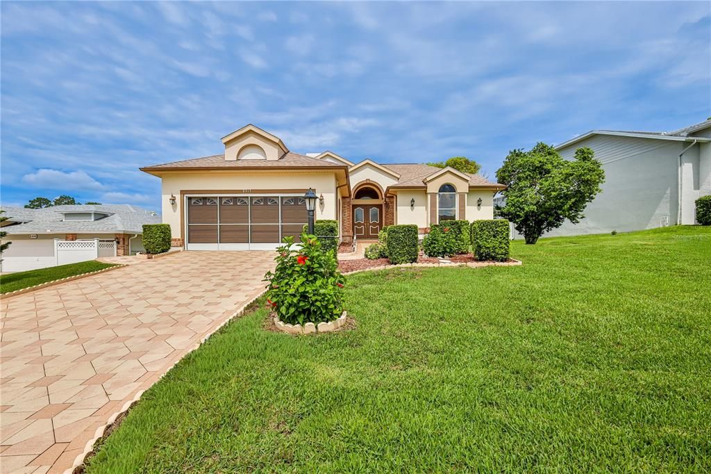 En Venta: $385,000 (3 camas, 2 baños, 1955 Pies cuadrados)
