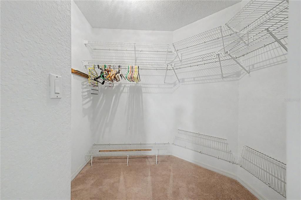 En Venta: $385,000 (3 camas, 2 baños, 1955 Pies cuadrados)