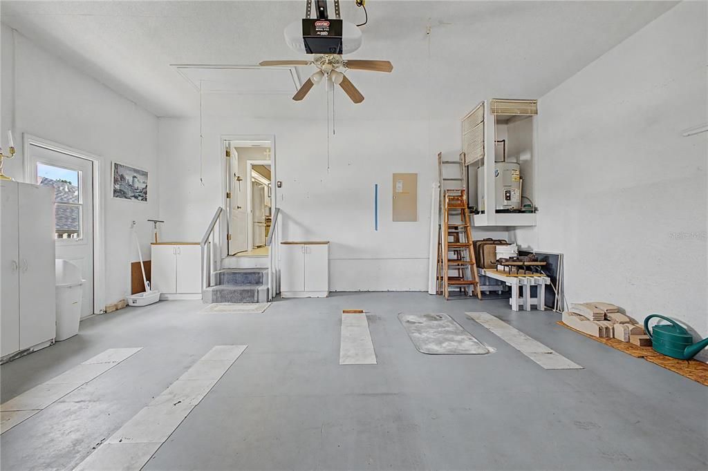 En Venta: $385,000 (3 camas, 2 baños, 1955 Pies cuadrados)