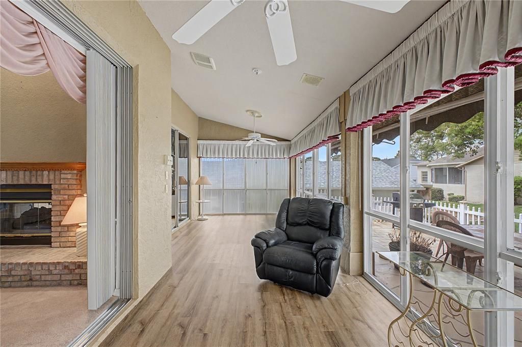 En Venta: $385,000 (3 camas, 2 baños, 1955 Pies cuadrados)