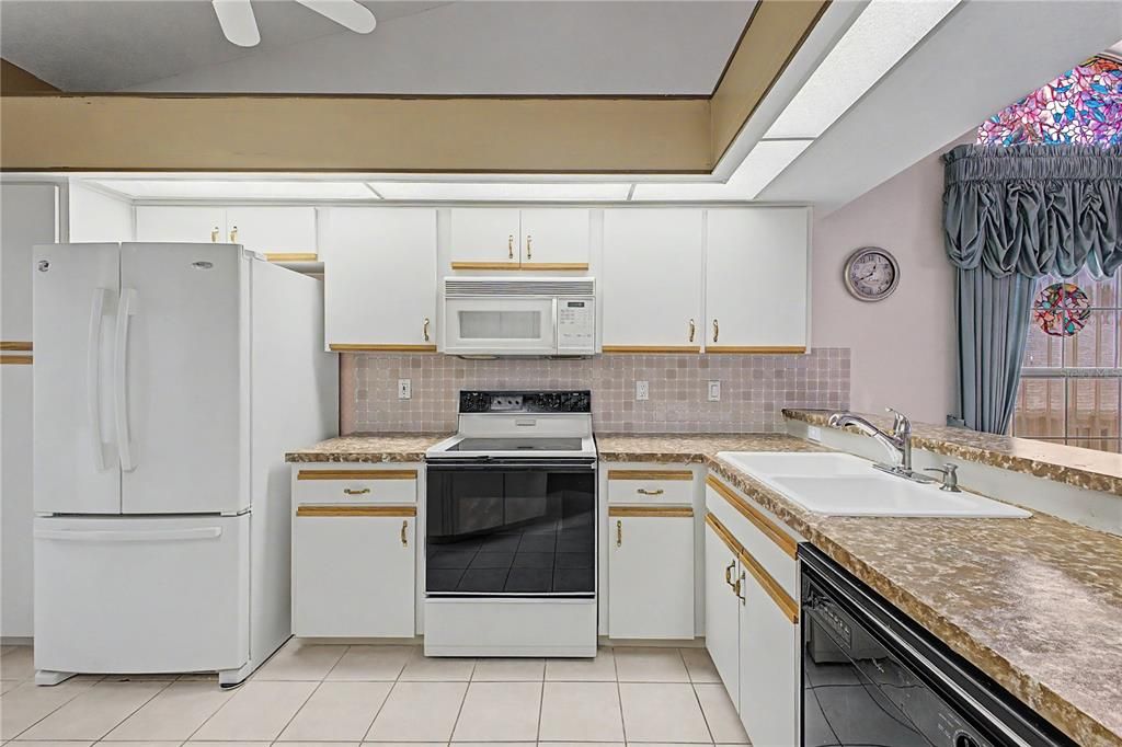 En Venta: $385,000 (3 camas, 2 baños, 1955 Pies cuadrados)