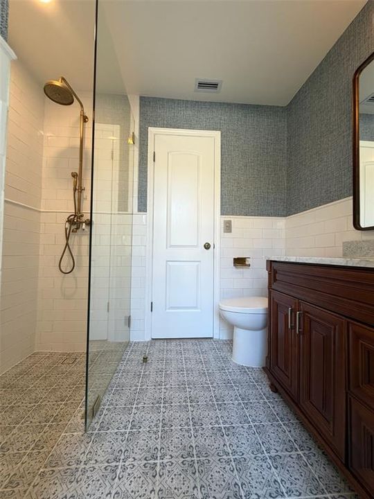 For Rent: $5,500 (4 beds, 2 baths, 2440 Square Feet)