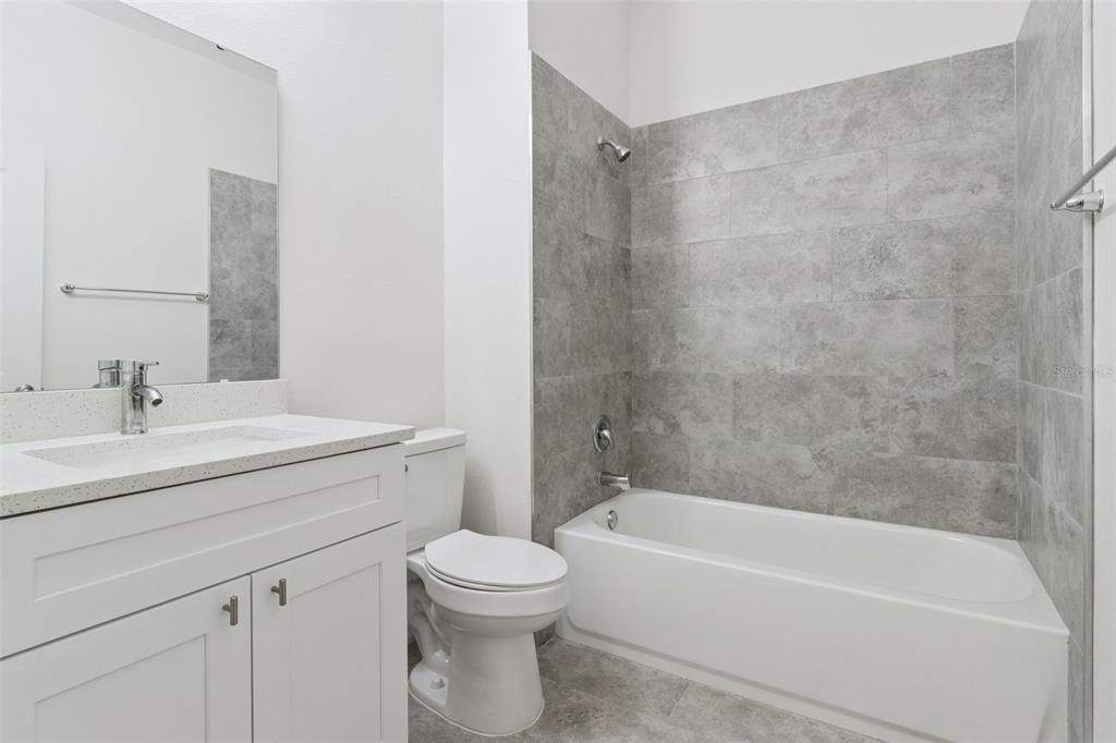 En Venta: $499,900 (6 camas, 0 baños, 2446 Pies cuadrados)