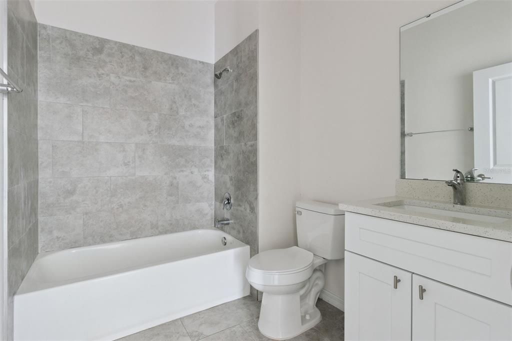 En Venta: $499,900 (6 camas, 0 baños, 2446 Pies cuadrados)
