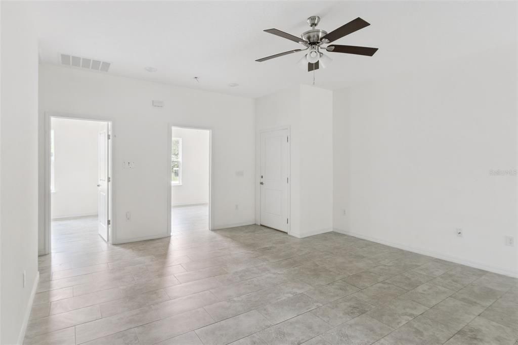 En Venta: $499,900 (6 camas, 0 baños, 2446 Pies cuadrados)