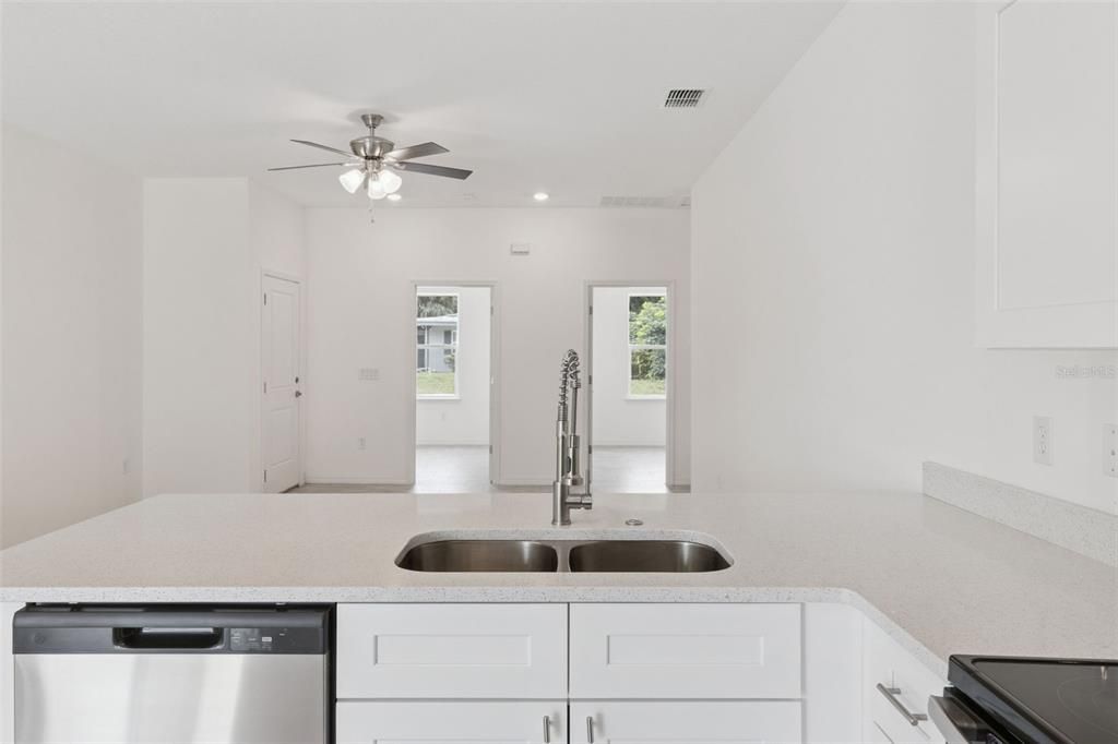 En Venta: $499,900 (6 camas, 0 baños, 2446 Pies cuadrados)