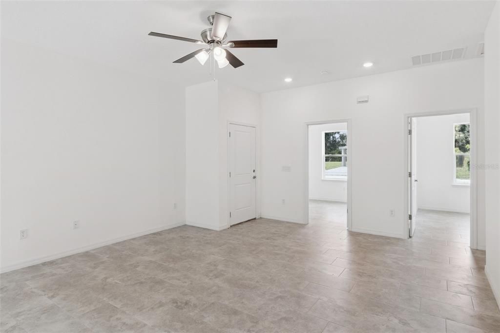 En Venta: $499,900 (6 camas, 0 baños, 2446 Pies cuadrados)