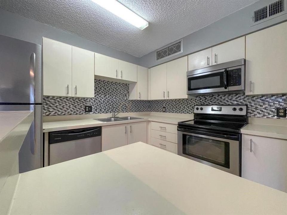 For Sale: $130,000 (1 beds, 1 baths, 708 Square Feet)