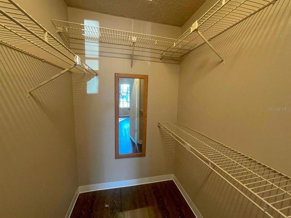For Sale: $130,000 (1 beds, 1 baths, 708 Square Feet)