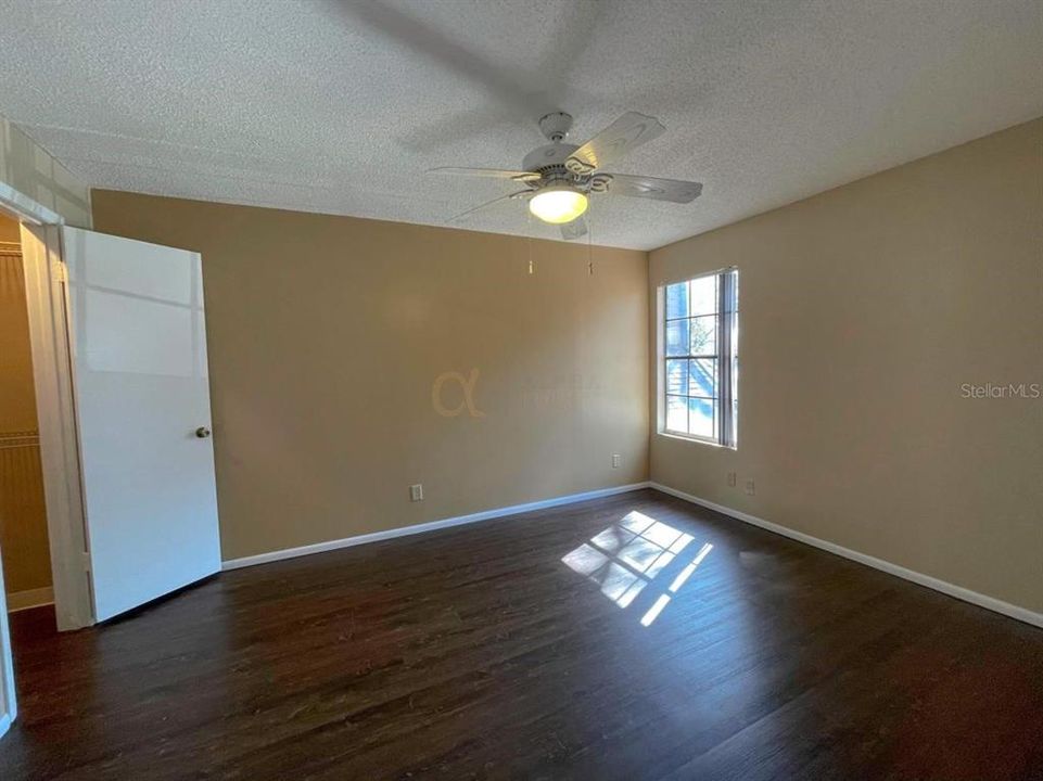 For Sale: $130,000 (1 beds, 1 baths, 708 Square Feet)