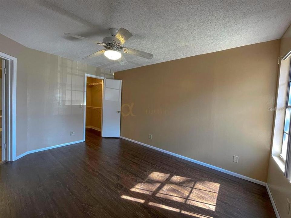 For Sale: $130,000 (1 beds, 1 baths, 708 Square Feet)