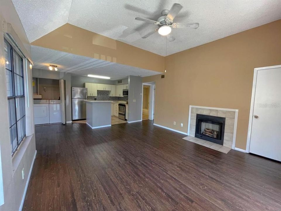 For Sale: $130,000 (1 beds, 1 baths, 708 Square Feet)