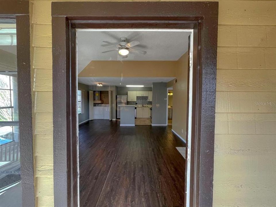 For Sale: $130,000 (1 beds, 1 baths, 708 Square Feet)