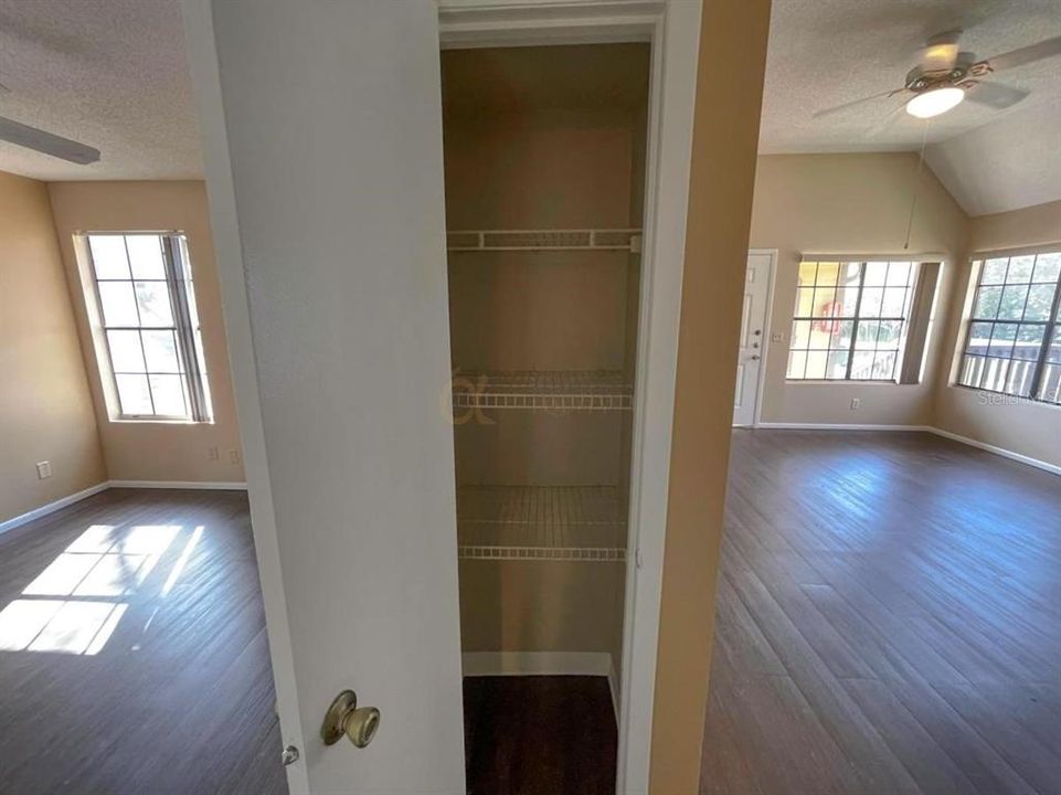 For Sale: $130,000 (1 beds, 1 baths, 708 Square Feet)